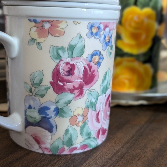 Pastel floral tea infuser mug with lid and strainer - Picture 8 of 8